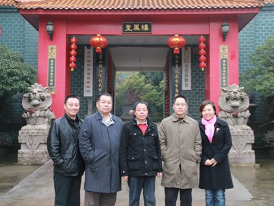 201203090003